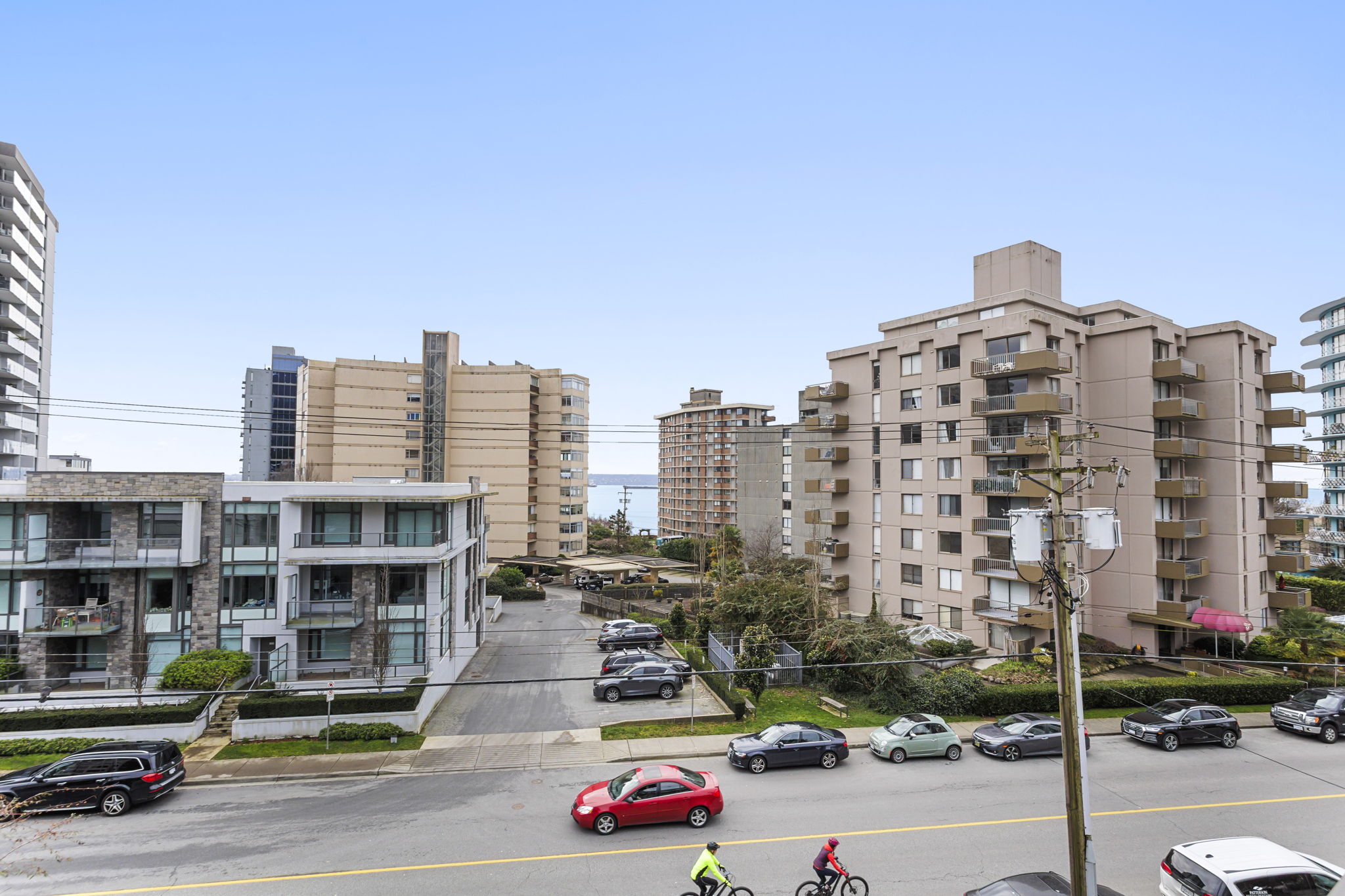 #403 - 2119 Bellevue Avenue